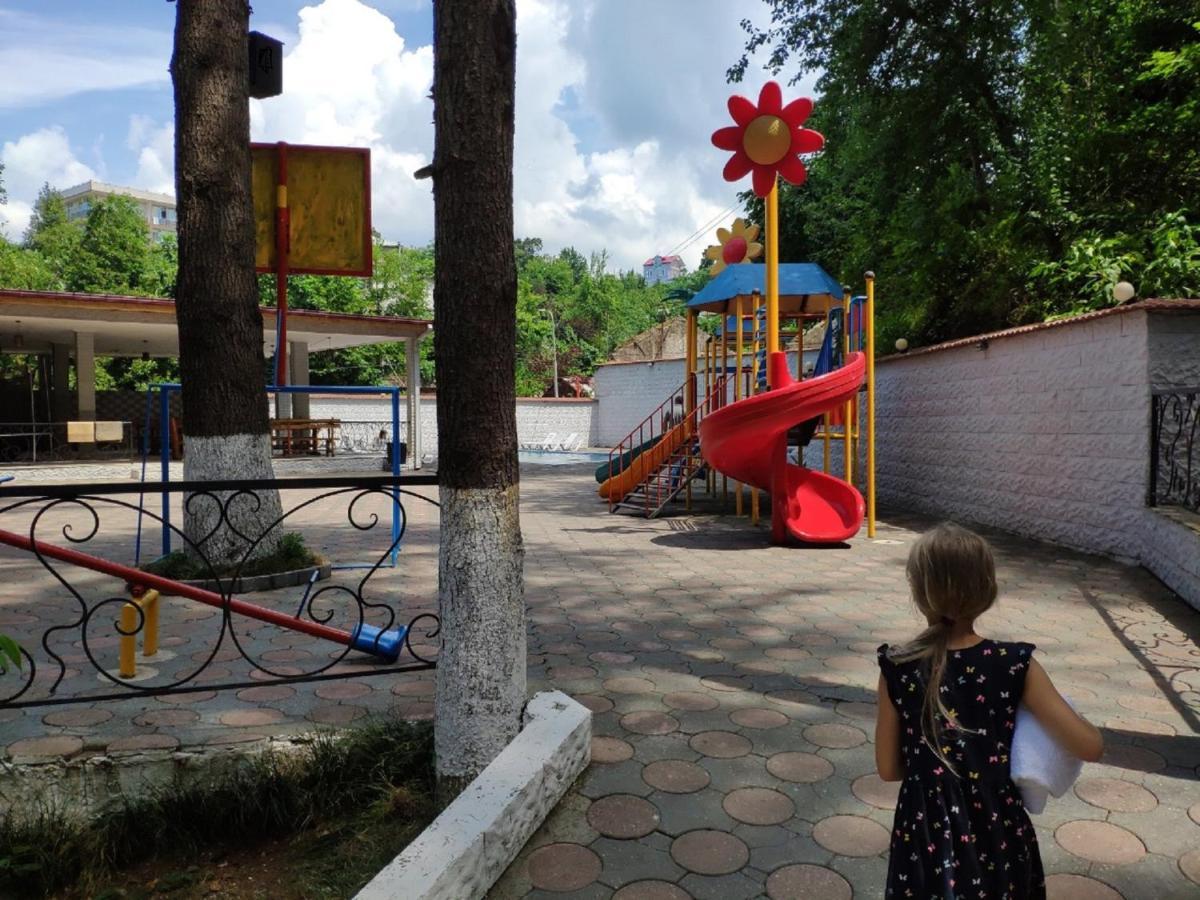 Hulus Hotel Makhinjauri Bagian luar foto