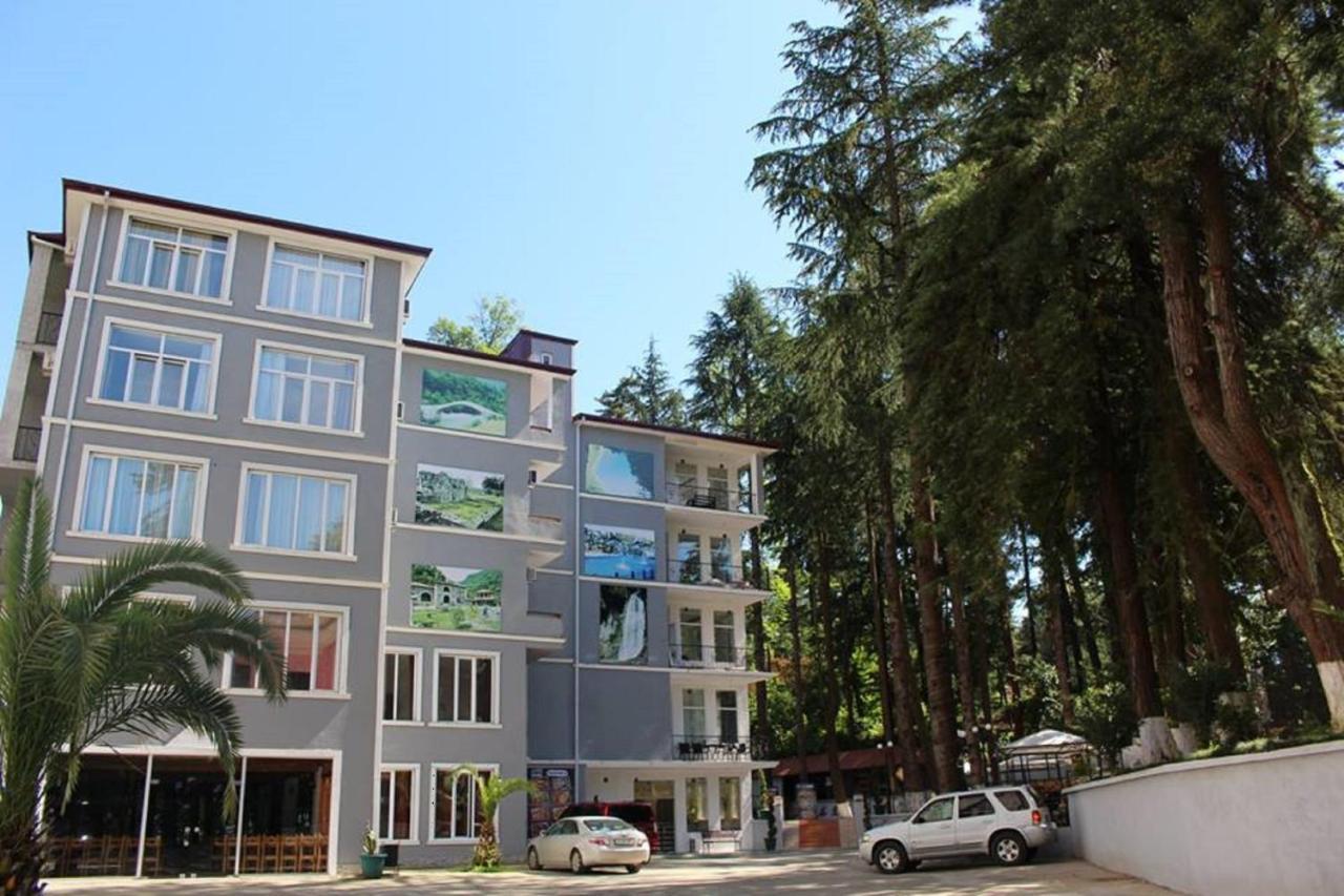 Hulus Hotel Makhinjauri Bagian luar foto