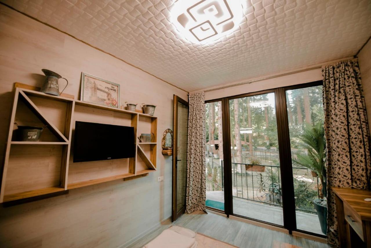 Hulus Hotel Makhinjauri Bagian luar foto