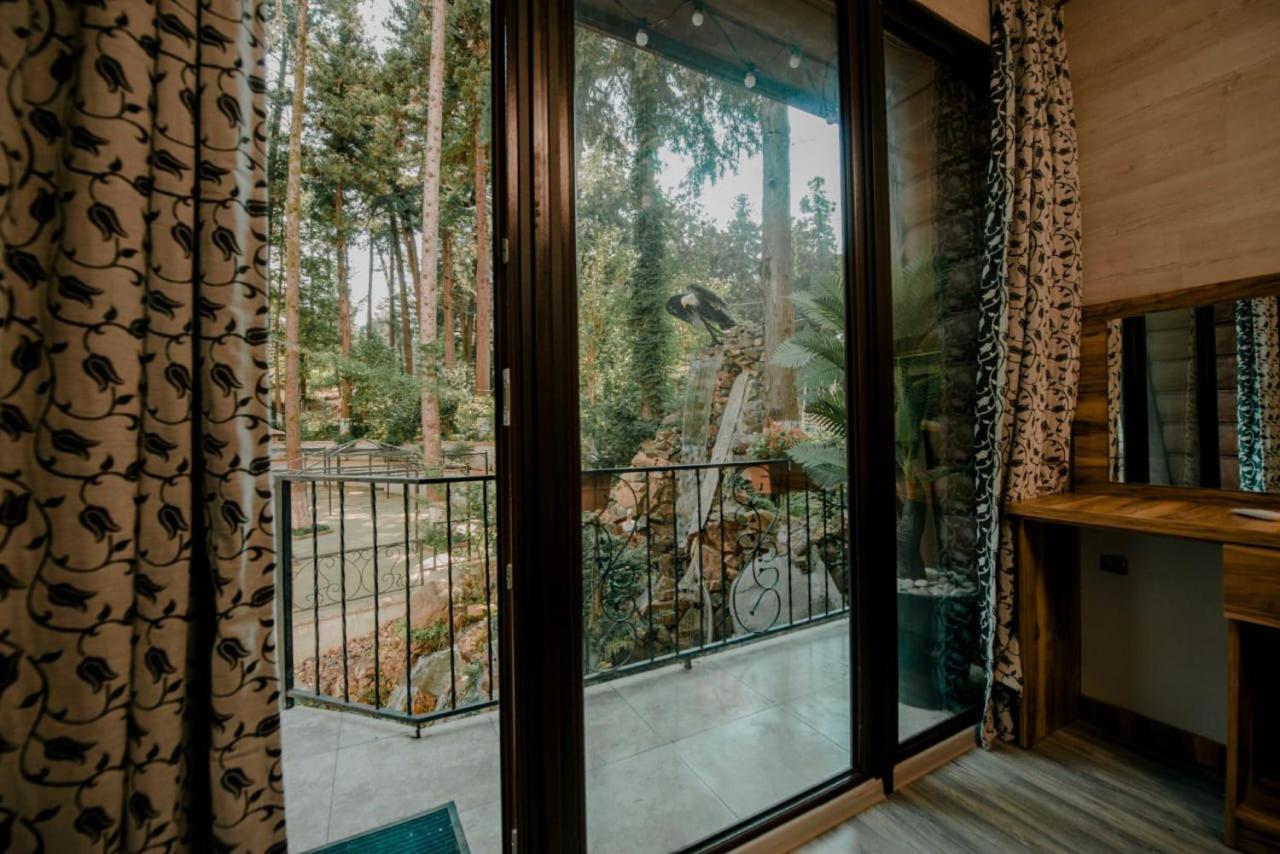Hulus Hotel Makhinjauri Bagian luar foto