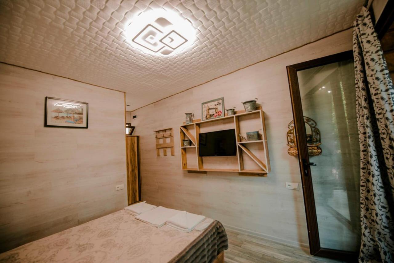 Hulus Hotel Makhinjauri Bagian luar foto