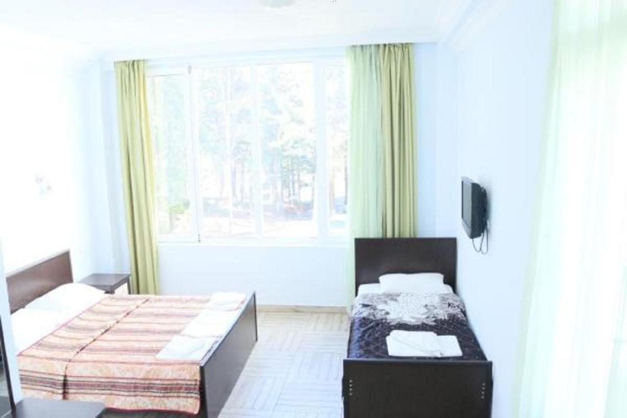 Hulus Hotel Makhinjauri Bagian luar foto