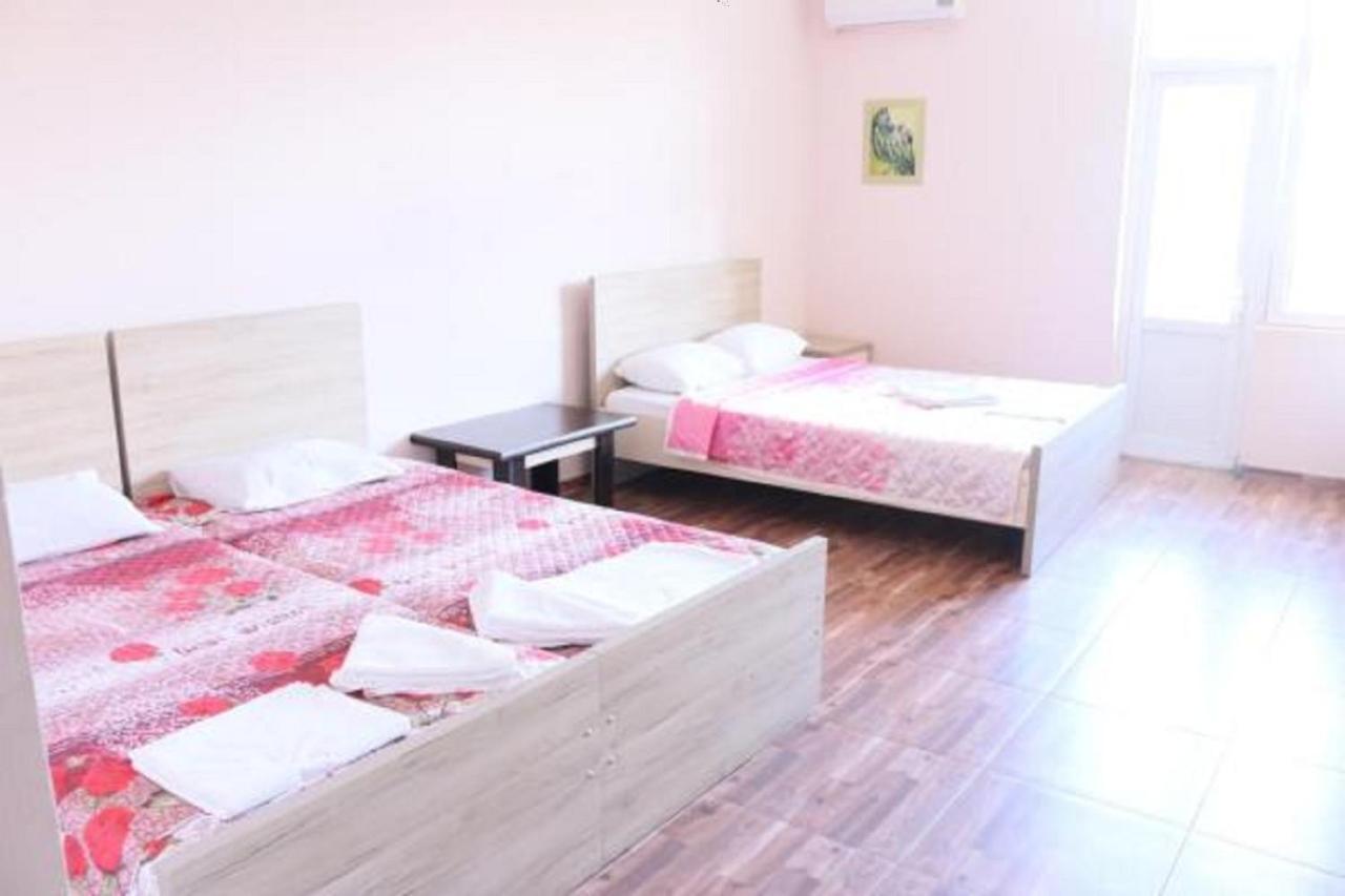 Hulus Hotel Makhinjauri Bagian luar foto