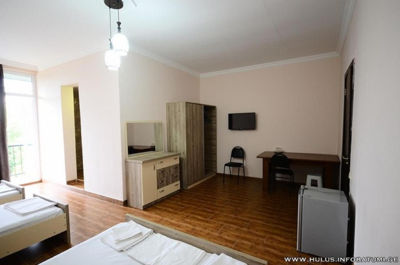 Hulus Hotel Makhinjauri Bagian luar foto