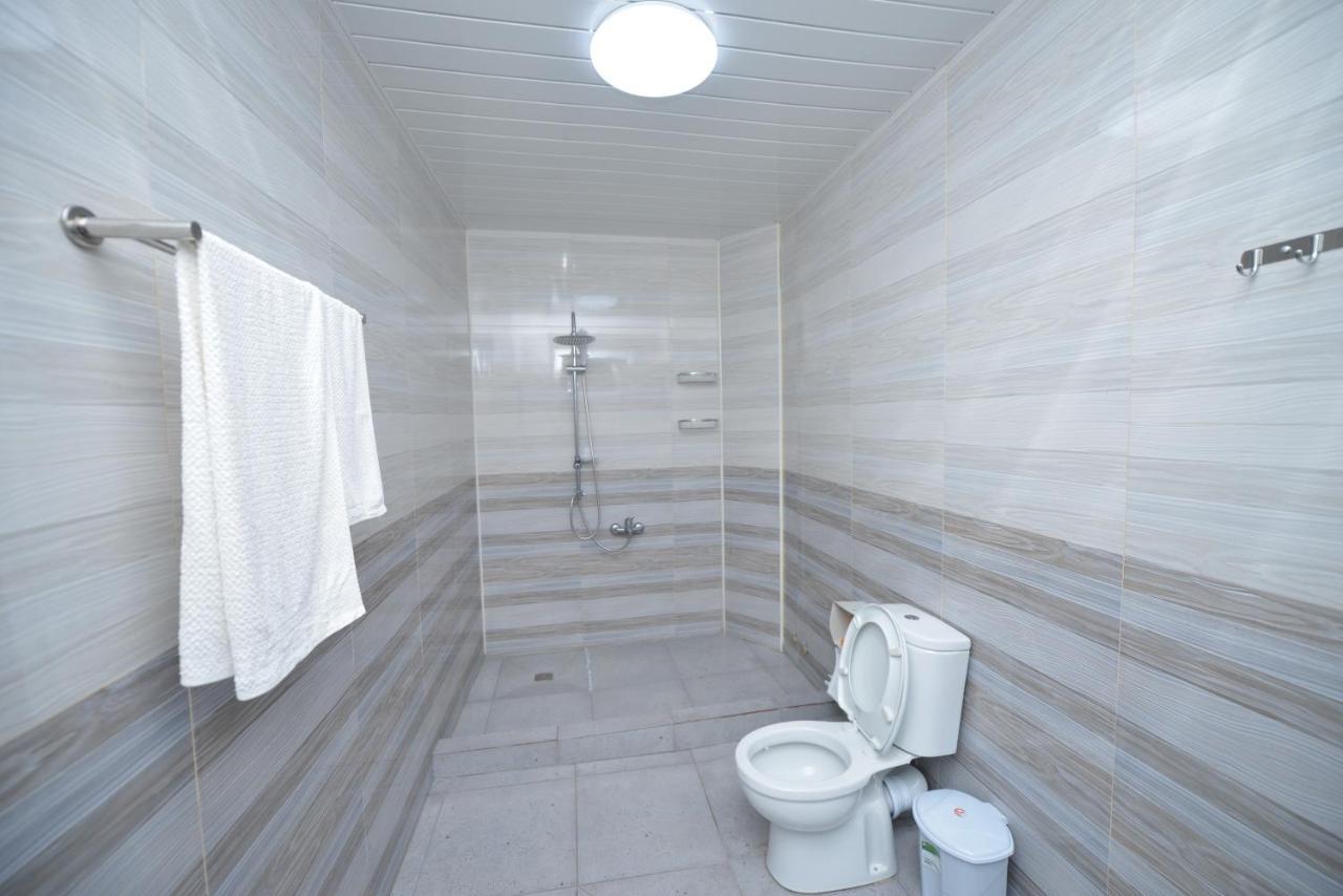 Hulus Hotel Makhinjauri Bagian luar foto