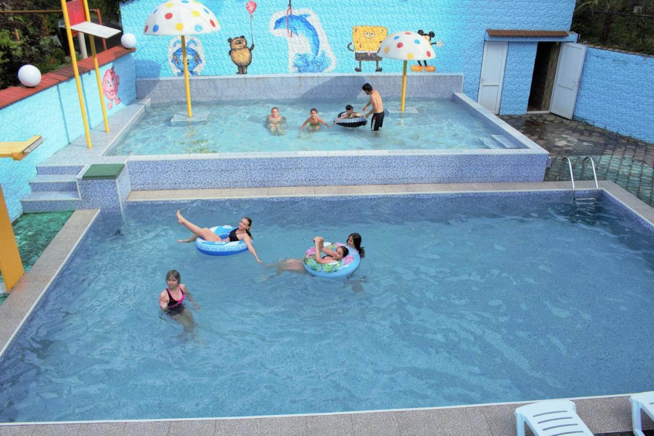 Hulus Hotel Makhinjauri Bagian luar foto