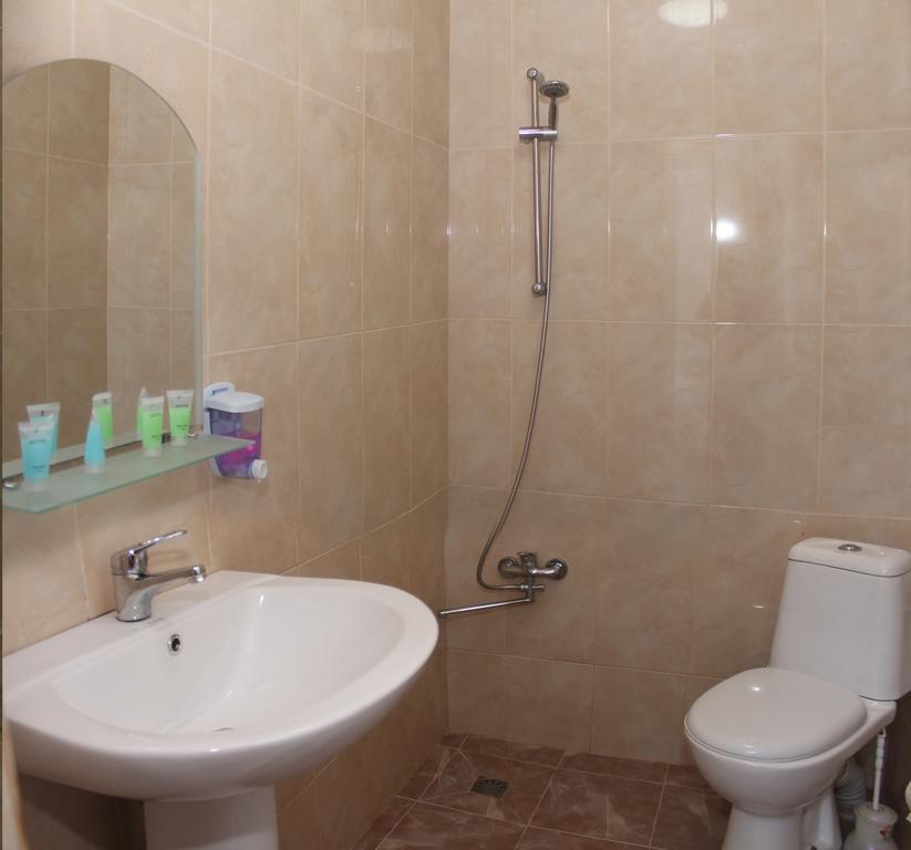 Hulus Hotel Makhinjauri Bagian luar foto
