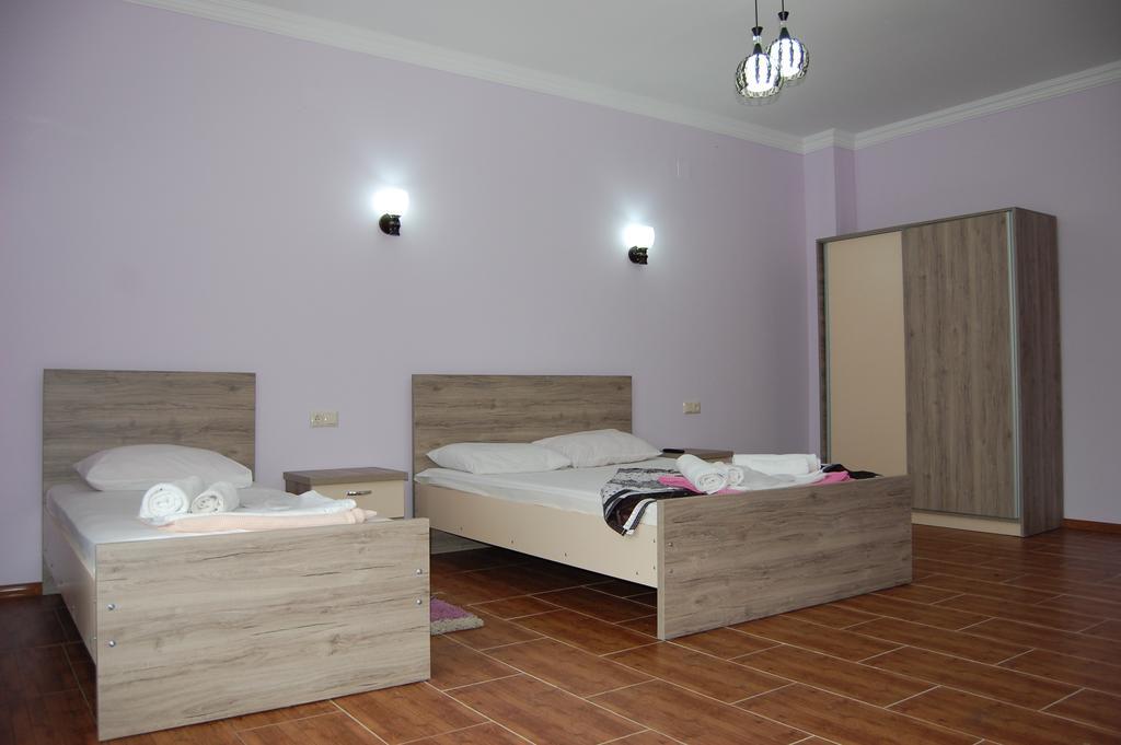 Hulus Hotel Makhinjauri Bagian luar foto