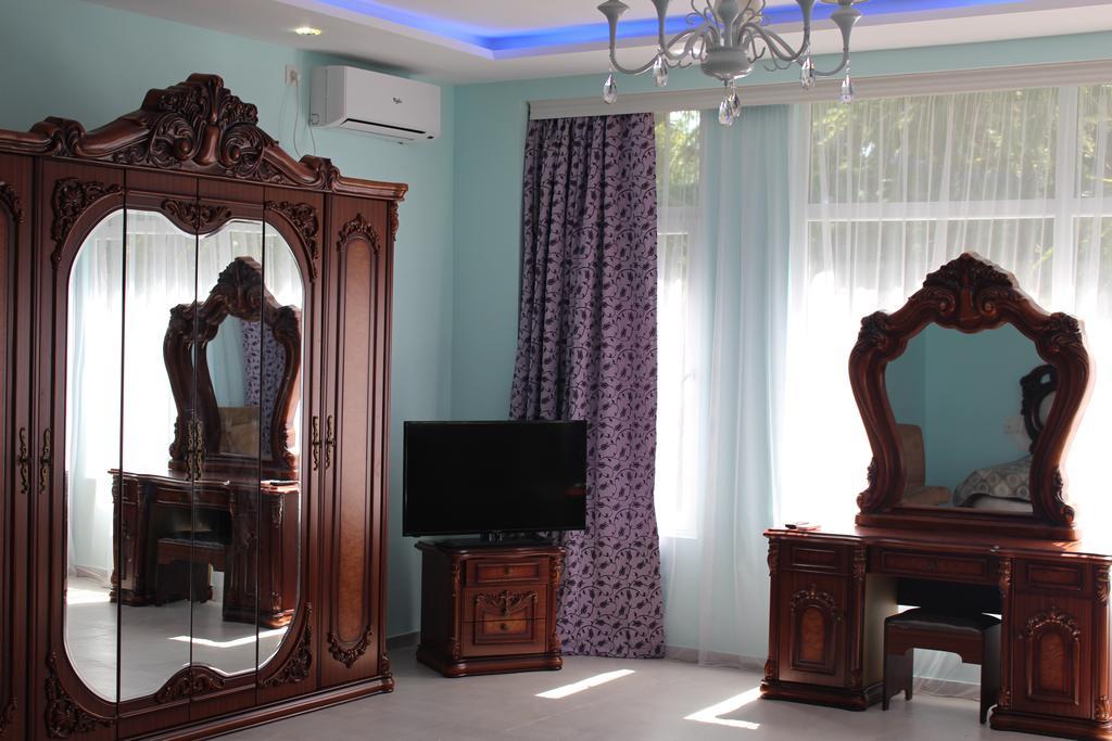 Hulus Hotel Makhinjauri Bagian luar foto
