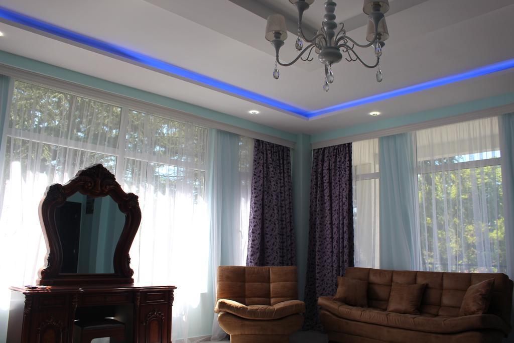 Hulus Hotel Makhinjauri Bagian luar foto
