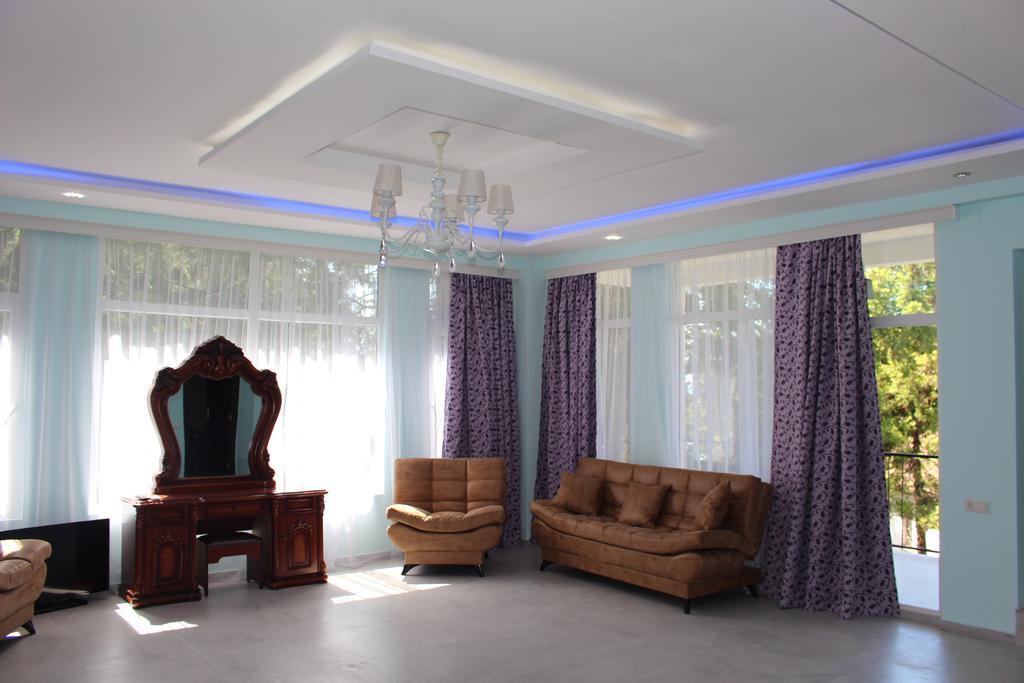 Hulus Hotel Makhinjauri Bagian luar foto