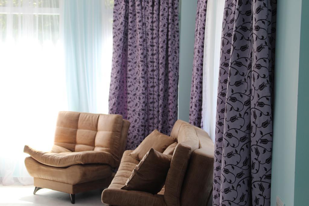 Hulus Hotel Makhinjauri Bagian luar foto